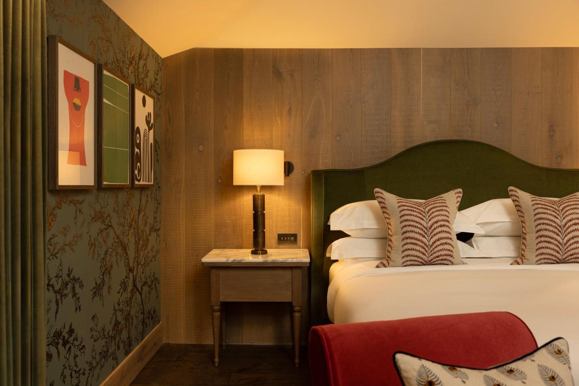 בישופטון Mar Hall Golf & Spa Resort מראה חיצוני תמונה A bedroom at The Ivy Hotel